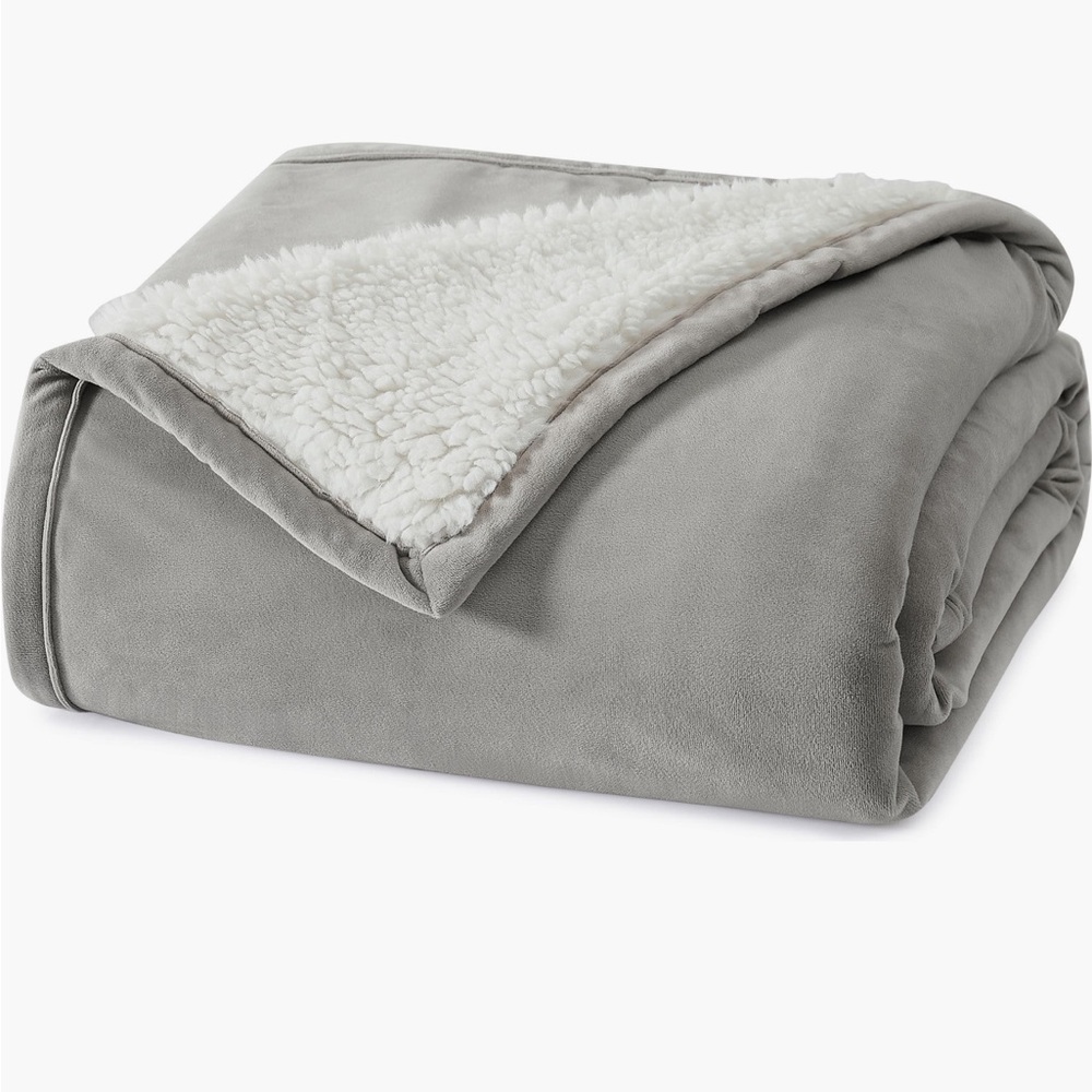 UGG NEW Bliss Fuzzy throw seal color